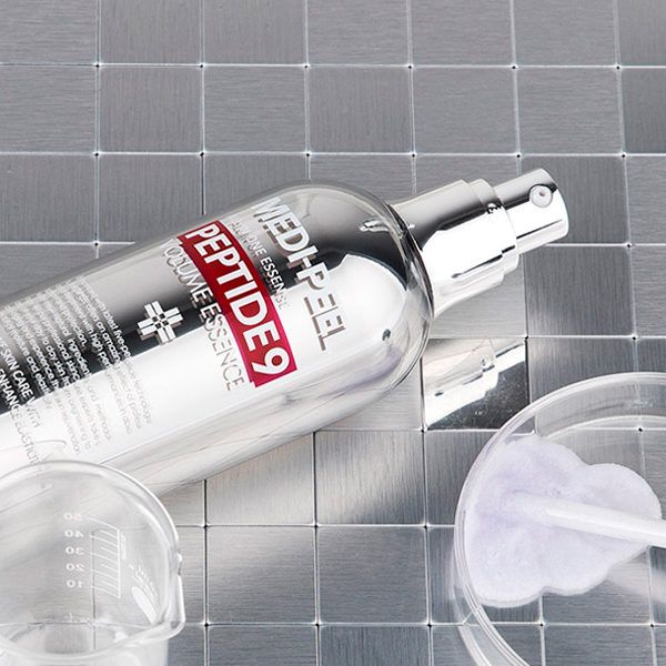 product_kislorodnaya-essenciya-s-peptidnym-kompleksom-dlya-zreloy-kozhi-medi-peel-peptide-9-volume.jpg